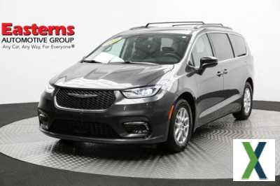 Photo Used 2022 Chrysler Pacifica Touring-L