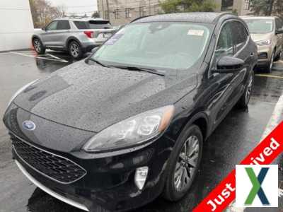 Photo Certified 2022 Ford Escape Titanium