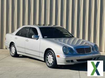 Photo Used 2000 Mercedes-Benz E 320 Sedan