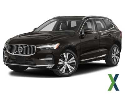 Photo Used 2022 Volvo XC60 B5 Momentum w/ Climate Package