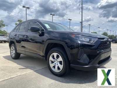 Photo Used 2021 Toyota RAV4 LE