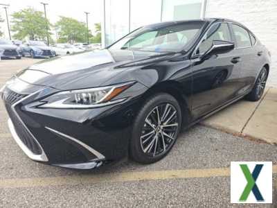 Photo Used 2023 Lexus ES 350 w/ Premium Package
