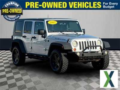Photo Used 2007 Jeep Wrangler Unlimited Rubicon w/ Dual Top Group