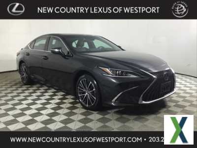 Photo Used 2022 Lexus ES 300h w/ Premium Package