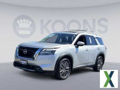 Photo Used 2023 Nissan Pathfinder SL w/ SL Premium Package