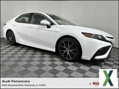 Photo Used 2022 Toyota Camry SE