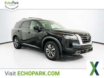 Photo Used 2023 Nissan Pathfinder SL