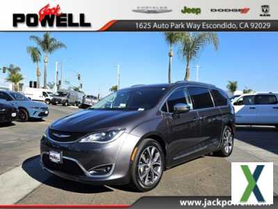 Photo Used 2017 Chrysler Pacifica Limited