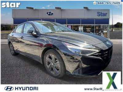 Photo Used 2022 Hyundai Elantra SEL w/ Convenience Package