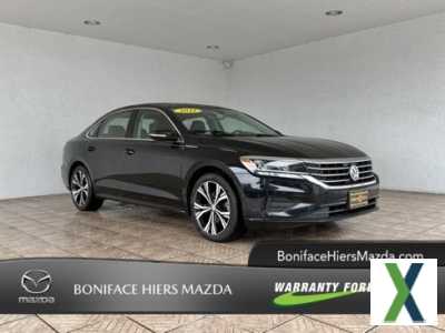Photo Used 2021 Volkswagen Passat 2.0T SE