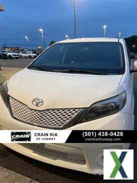 Photo Used 2017 Toyota Sienna SE