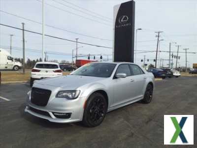 Photo Used 2023 Chrysler 300 Touring L w/ Popular Equipment Group