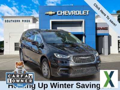 Photo Used 2022 Chrysler Pacifica Touring-L
