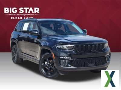 Photo Used 2023 Jeep Grand Cherokee Limited w/ Black Appearance Package